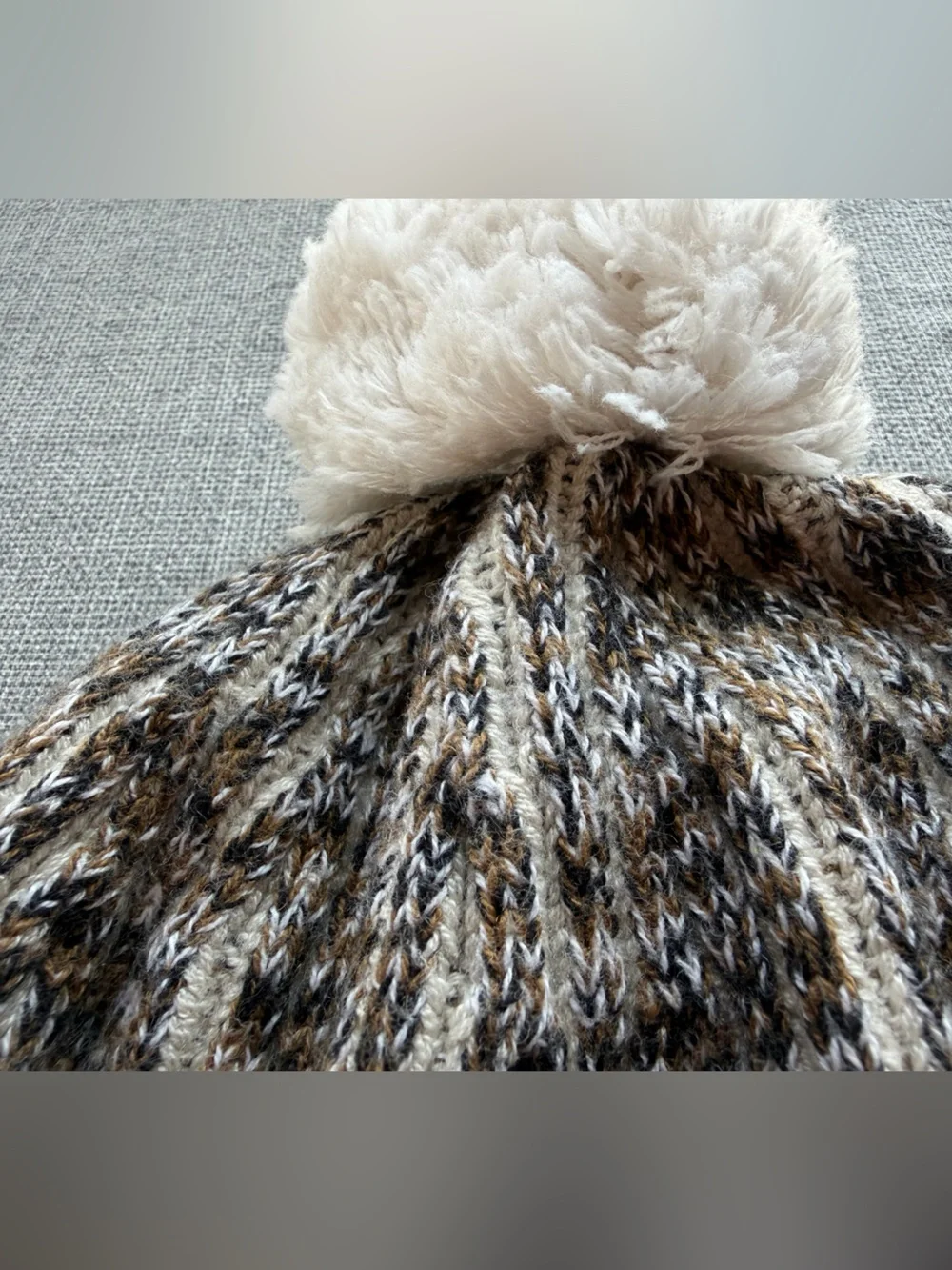 lululemon Gray Cream Cable Knit Pom Beanie Hat & Matching Mittens Set US XS/S/OS